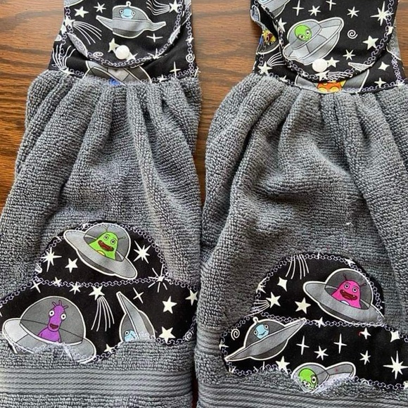 Alien UFO Kitchen Hanging Towel Set, Set of 2 Gray Towel - Picture 3 of 3